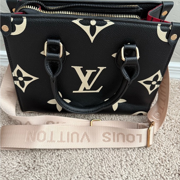 Black and Cream Designer Handbag - Picture 3 of 5